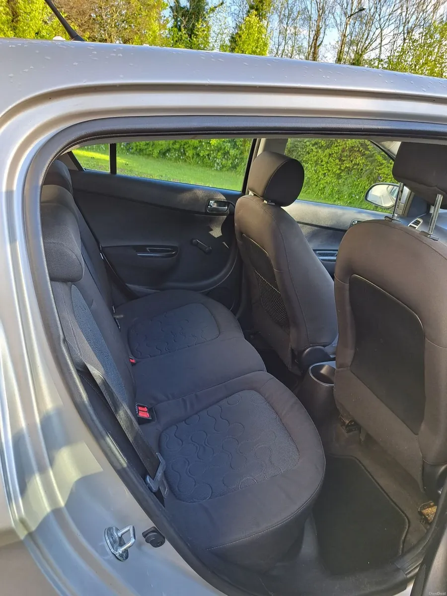 Hyundai i20 2011 - Image 2