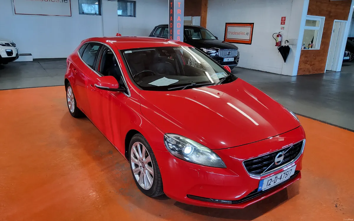 Volvo V40 2012 - Image 1