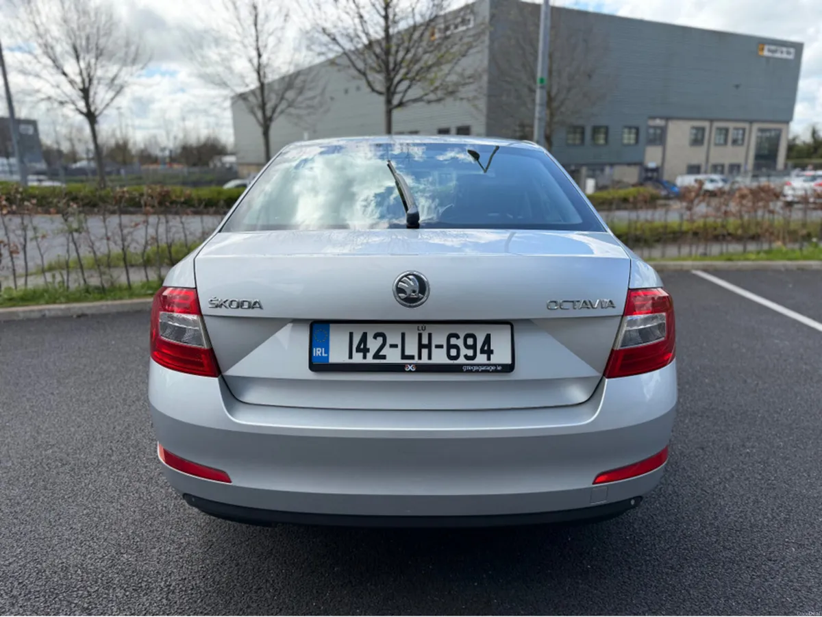 Skoda Octavia AMBITION 1.6 TDI FULL SERVICE HISTOR - Image 4