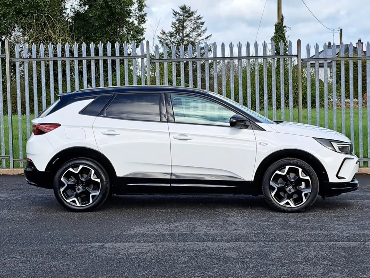 Opel Grandland GS 1.6TURBO 225BHP PHEV **TOP SPEC* - Image 3