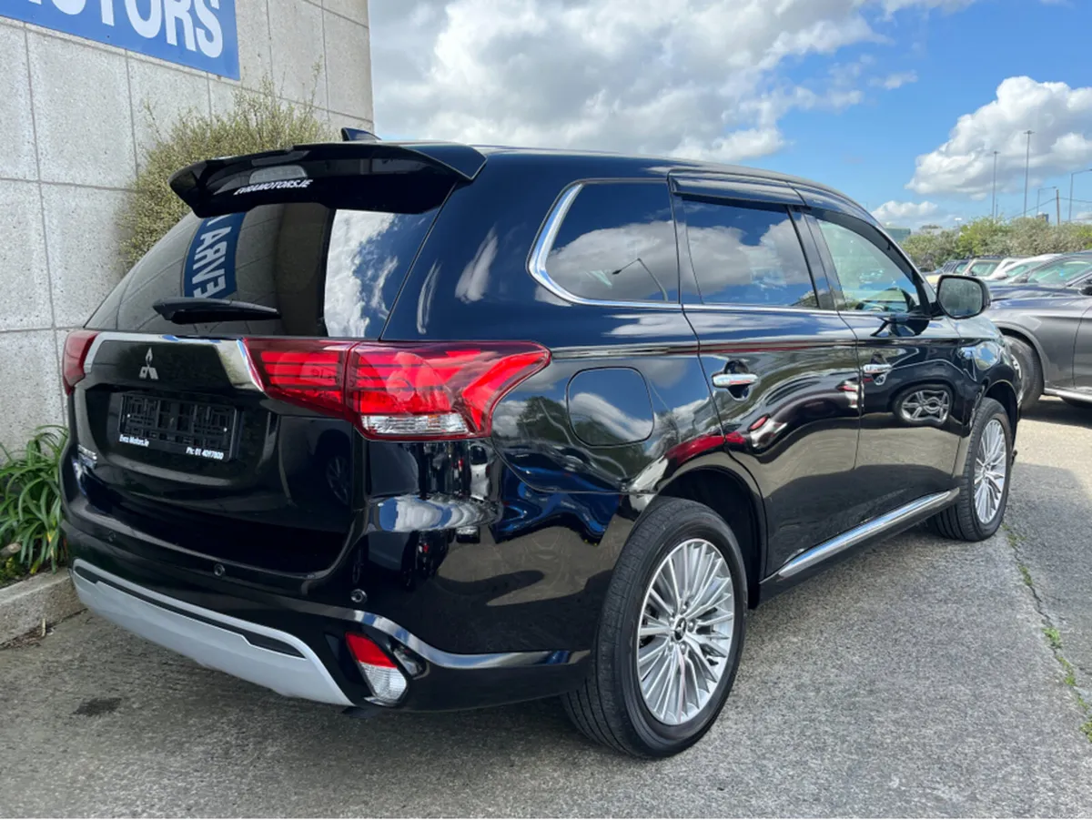 Mitsubishi Outlander G PLUS PACKAGE AUTOMATIC 2.4 - Image 4