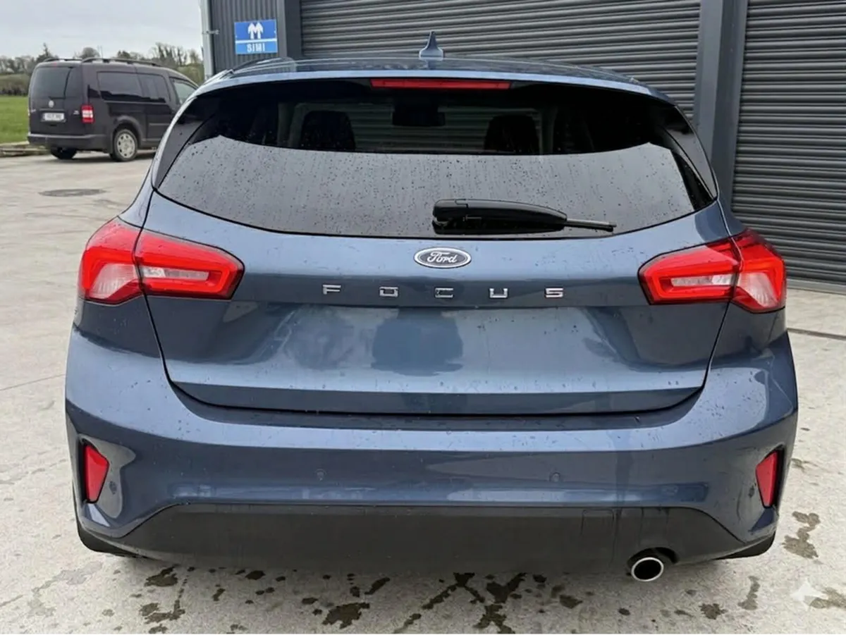 Ford Focus 1.5 TDCI TITANIUM 120PS 5DR - Image 5
