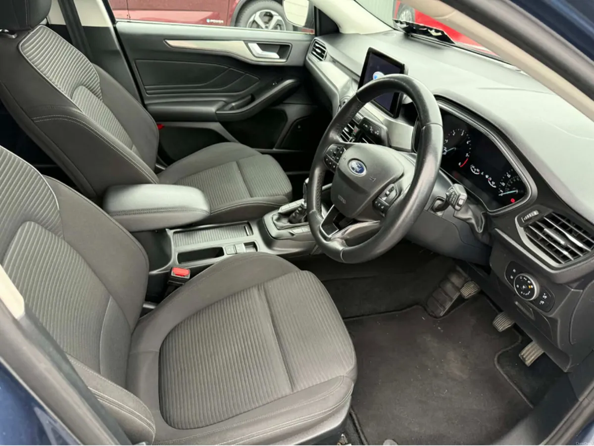 Ford Focus 1.5 TDCI TITANIUM 120PS 5DR - Image 6