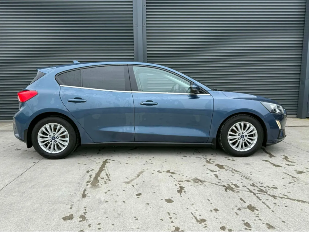 Ford Focus 1.5 TDCI TITANIUM 120PS 5DR - Image 3