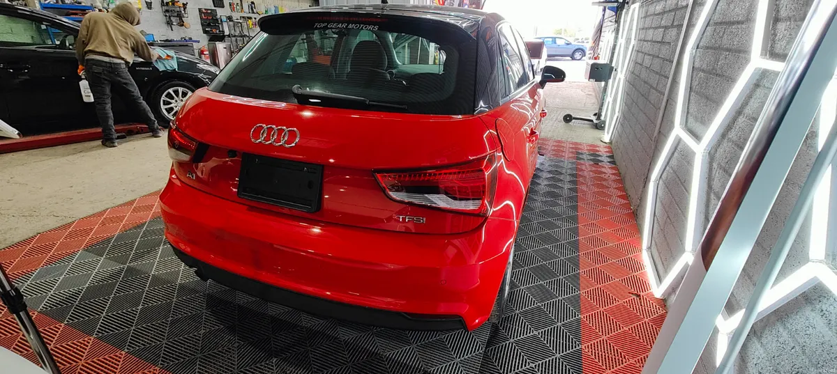 2015 Audi A1 1.0 Petrol Automatic 2 Tone color - Image 5