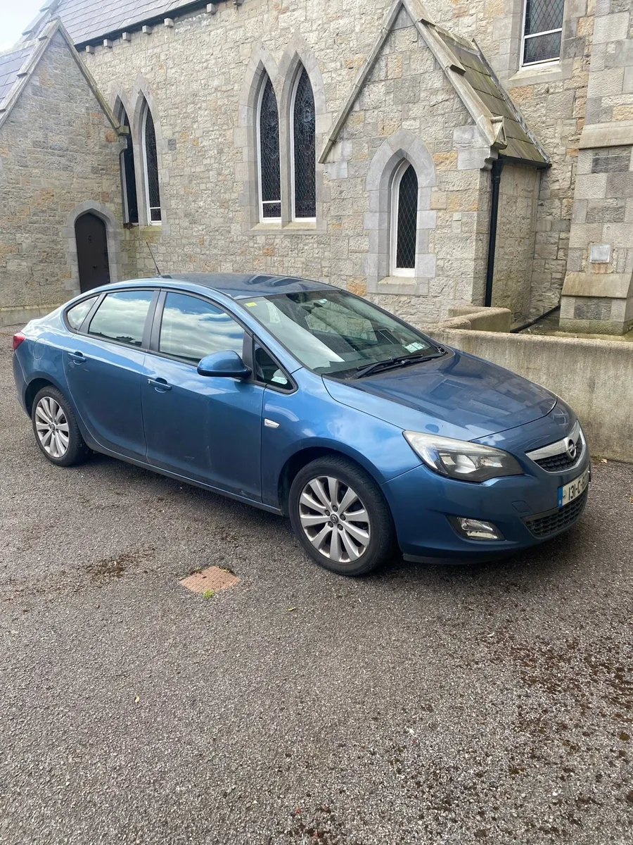 Opel Astra 2013 - Image 1