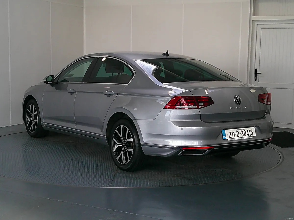 Volkswagen Passat 2021 - Image 5