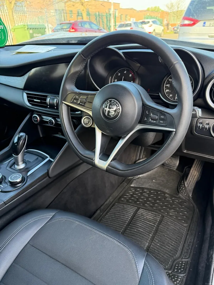 Alfa Romeo Giulia 2017 - Image 6