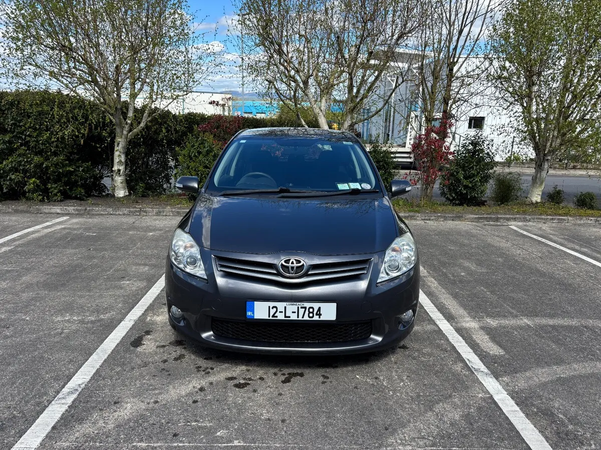 Toyota Auris 2012 / High Spec - Image 2
