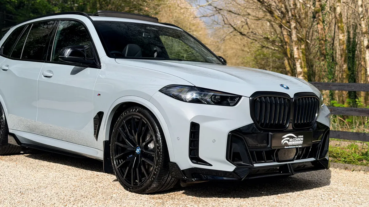 2024 (241) BMW X5 50E MSPORT LCI 490BHP *SKY LOUNG - Image 2