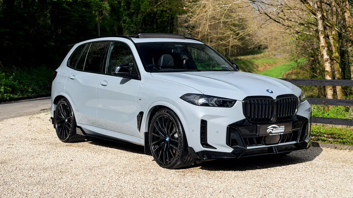 2024 (241) BMW X5 50E MSPORT LCI 490BHP *SKY LOUNG - Image 1
