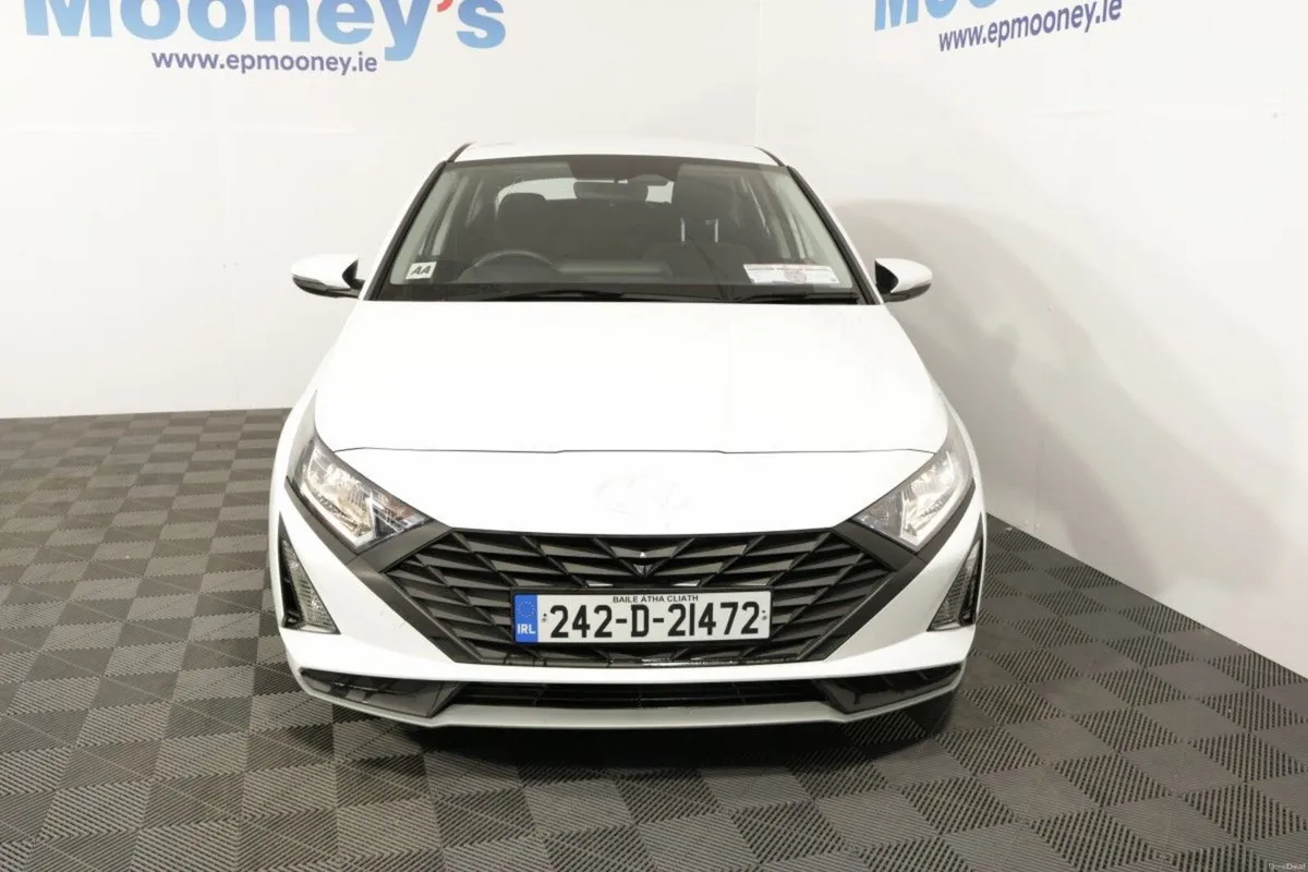 Hyundai i20 CLASSIC 1.0 L PETROL HATCHBACK - Image 2
