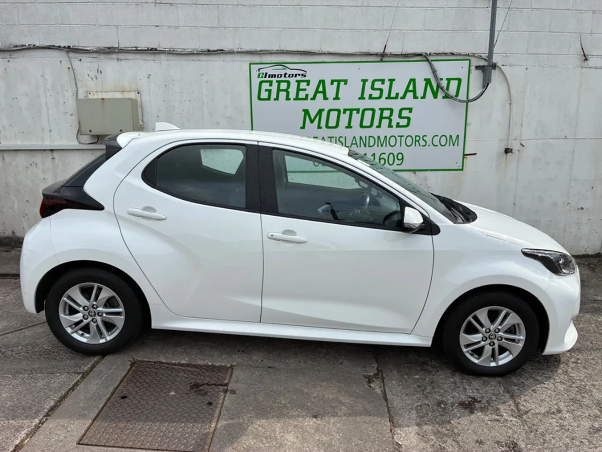 Toyota Yaris 1.5 HYBRID LUNA 4DR AUTO - Image 4