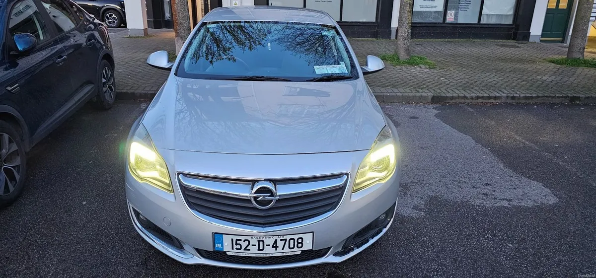 Beautiful 2015 Opel Insignia for sale - Image 2