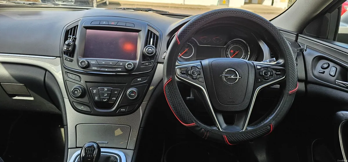 Beautiful 2015 Opel Insignia for sale - Image 4