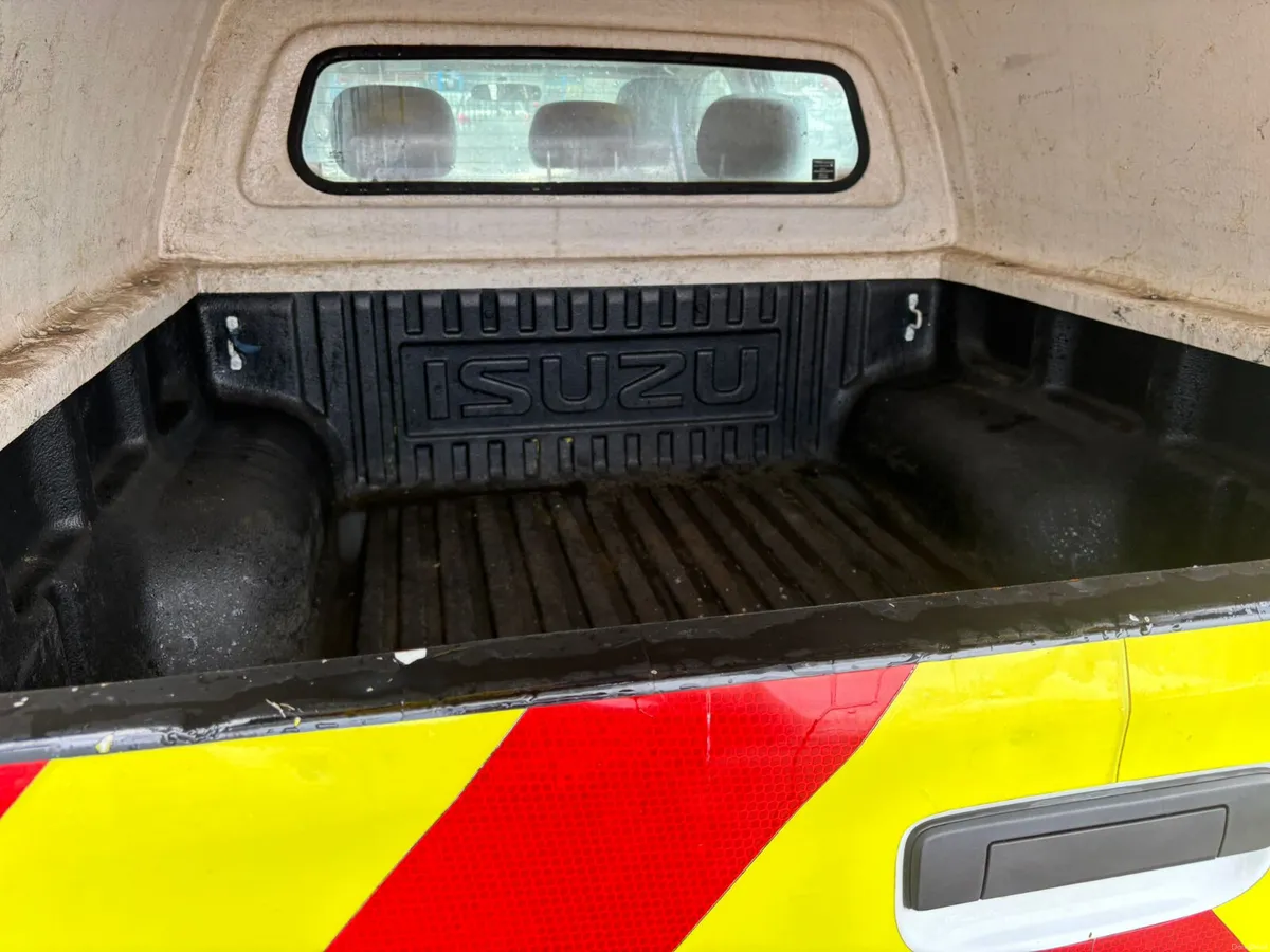 For Sale: 2015 Isuzu DMax - Image 4