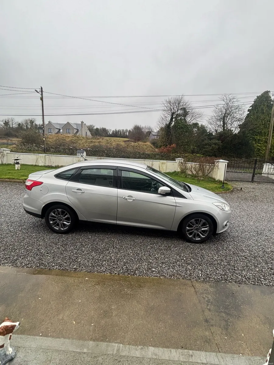 2014 Ford Focus (CarPlay, LEDs) - Image 2