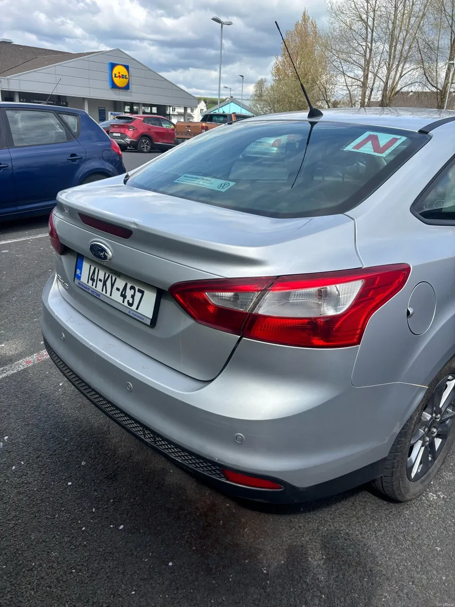 2014 Ford Focus (CarPlay, LEDs) - Image 4
