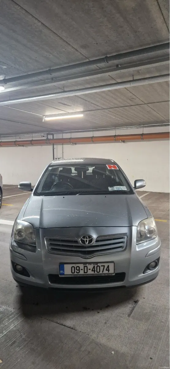 2009 Toyota avensis - Image 1