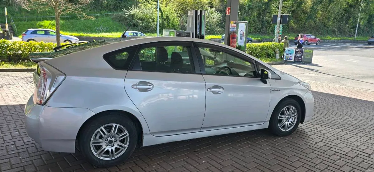 Toyota prius 1.8 - Image 2