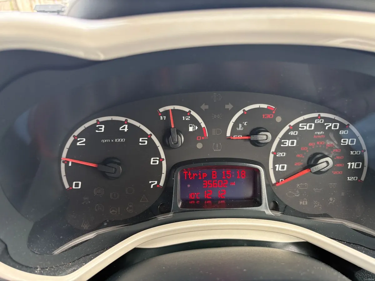 Ford KA 2014 - Image 2