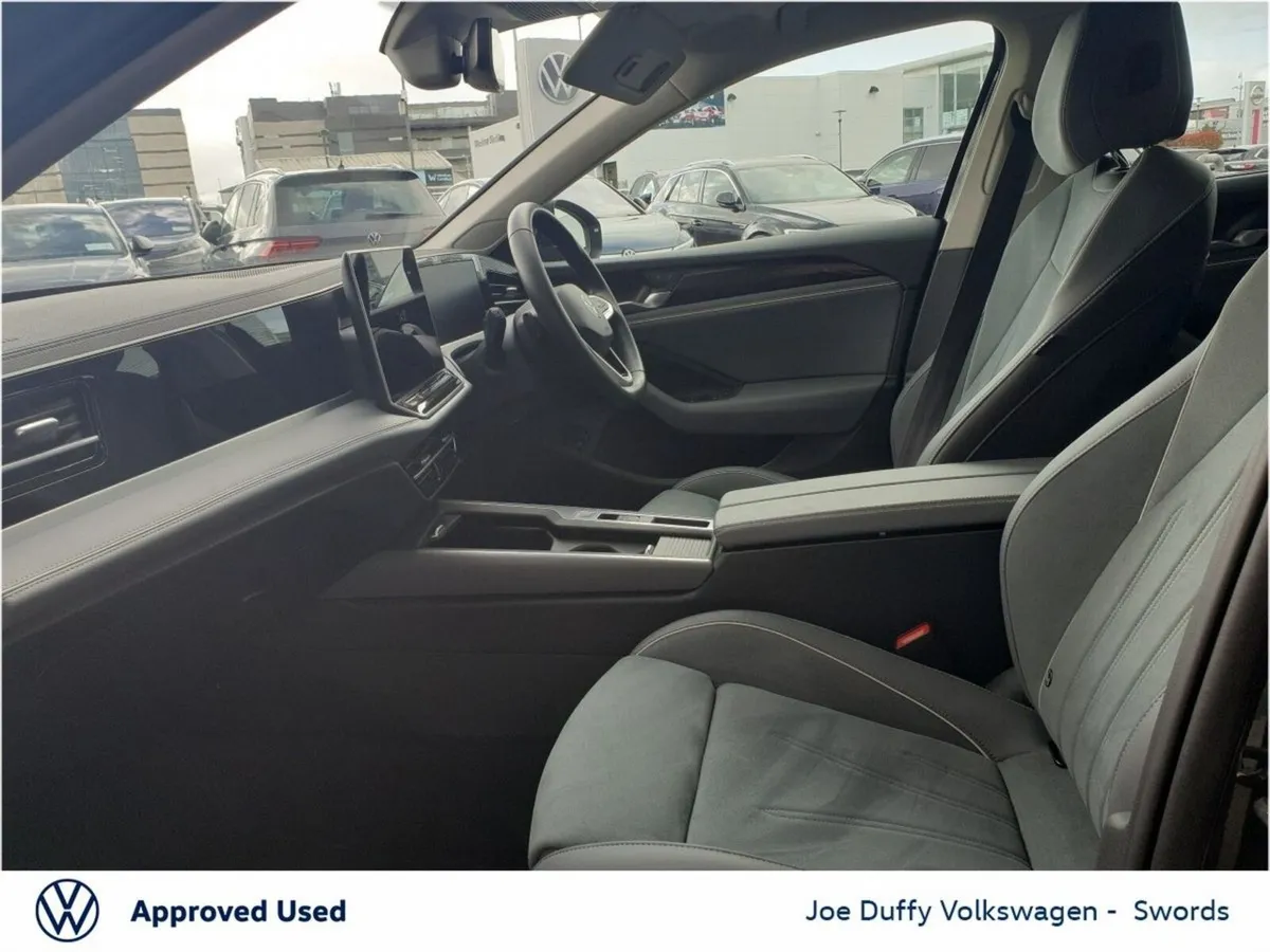 Volkswagen Passat Passat Life Phev S-A  Life  TSi - Image 4