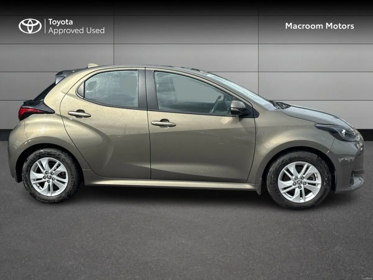 Toyota Yaris YARIS HYBRID 1.5 LUNA - Image 3
