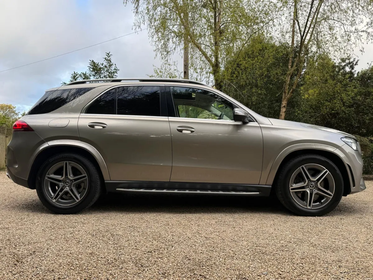 Mercedes-Benz GLE 300 D 4MATIC AMG PREMIUM *7 Seat - Image 3
