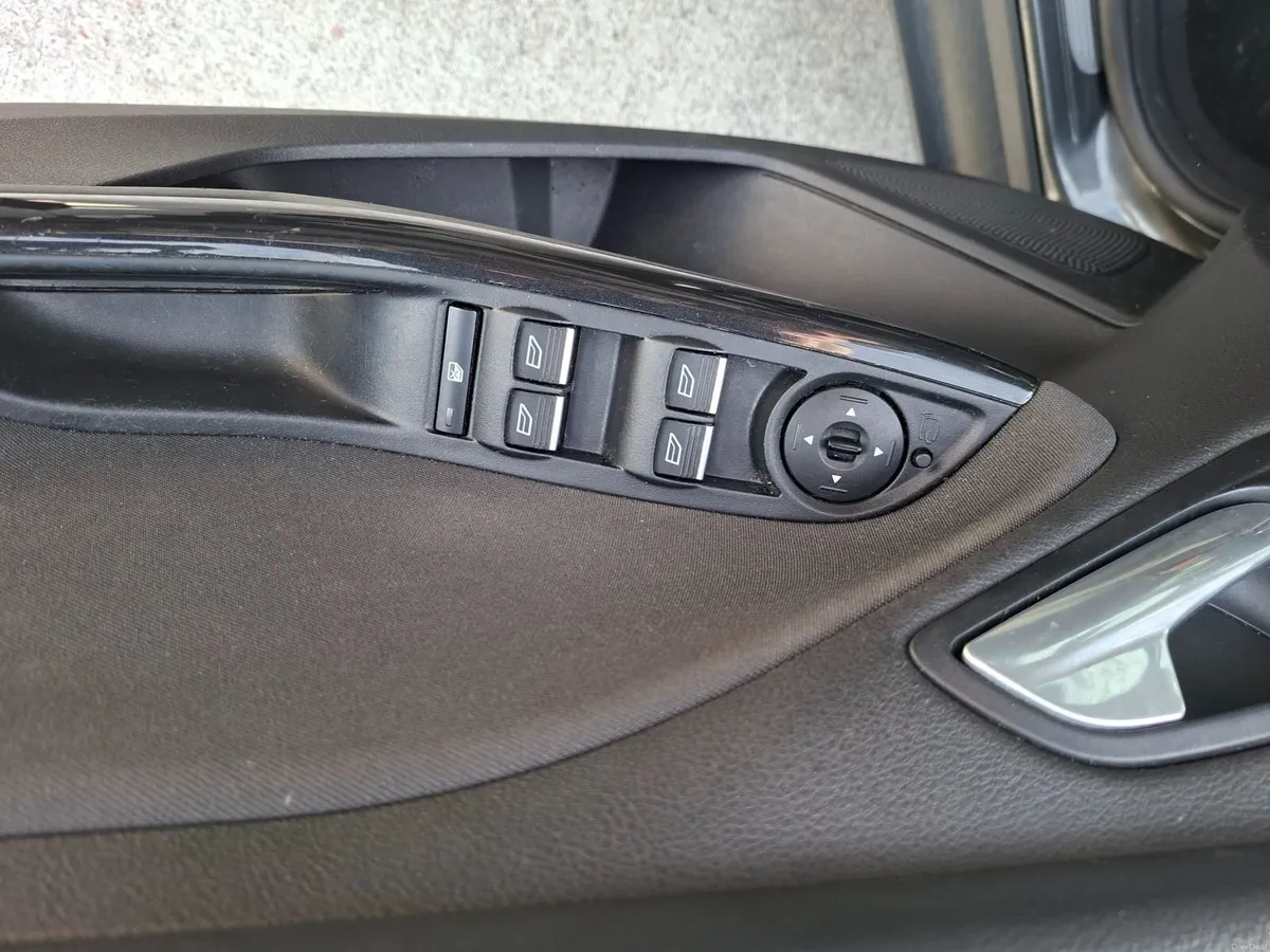 FORD FOCUS SALOON TITANIUM 1.5TDCI - Image 5