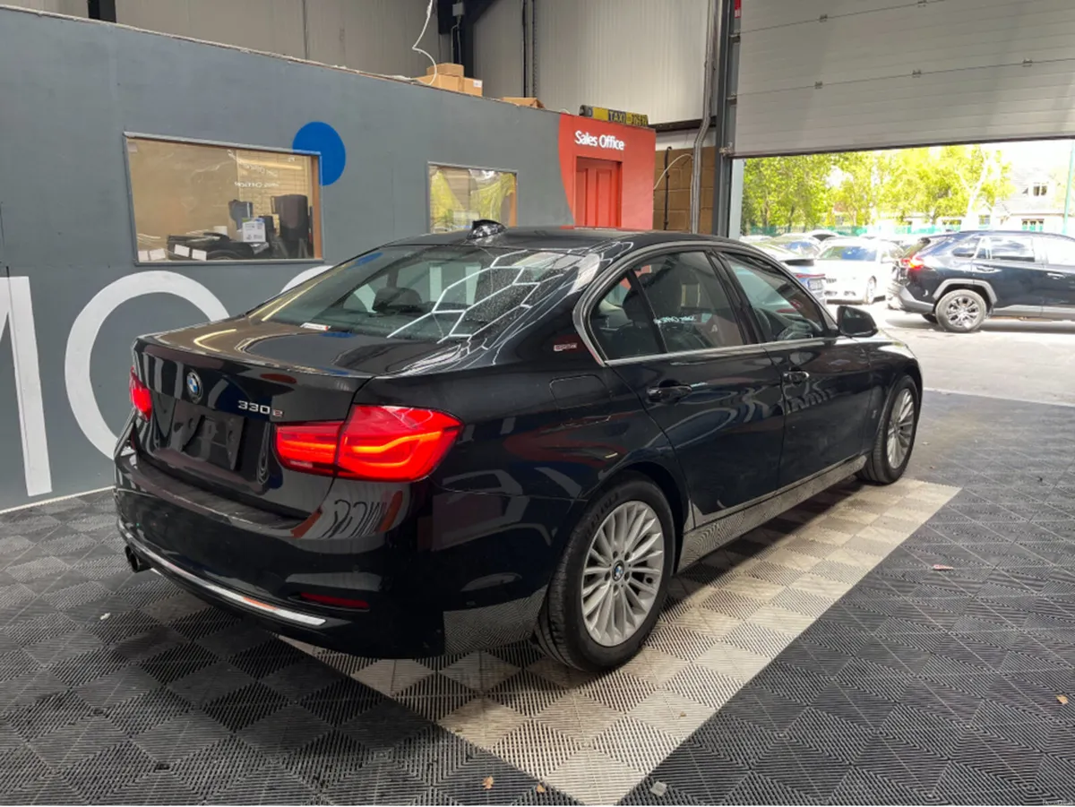 BMW 3-Series 2018 BMW 330E LUXURY iPERFORMANCE 2.0 - Image 2