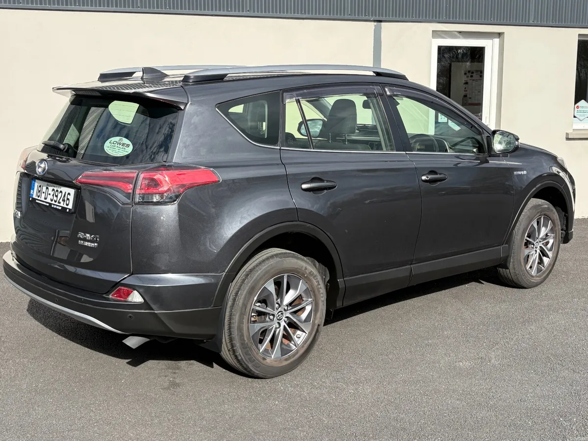 181 Toyota RAV4 Hybrid Luna Sport Auto - Image 4