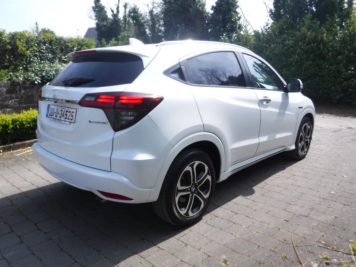 HONDA VEZEL 1.5 AUTO HYBRID Z-SPEC ANDROID+CARPLAY - Image 3