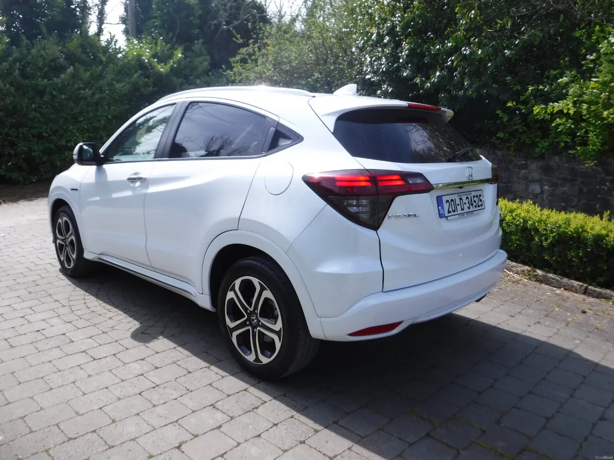 HONDA VEZEL 1.5 AUTO HYBRID Z-SPEC ANDROID+CARPLAY - Image 4