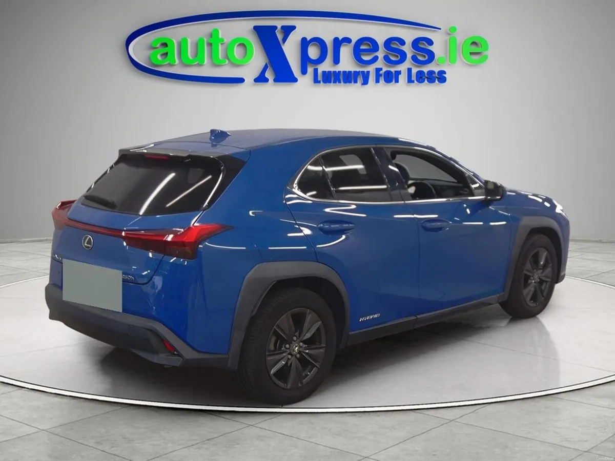 Lexus UX 2.0 Hybrid, Reversing camera - Image 4