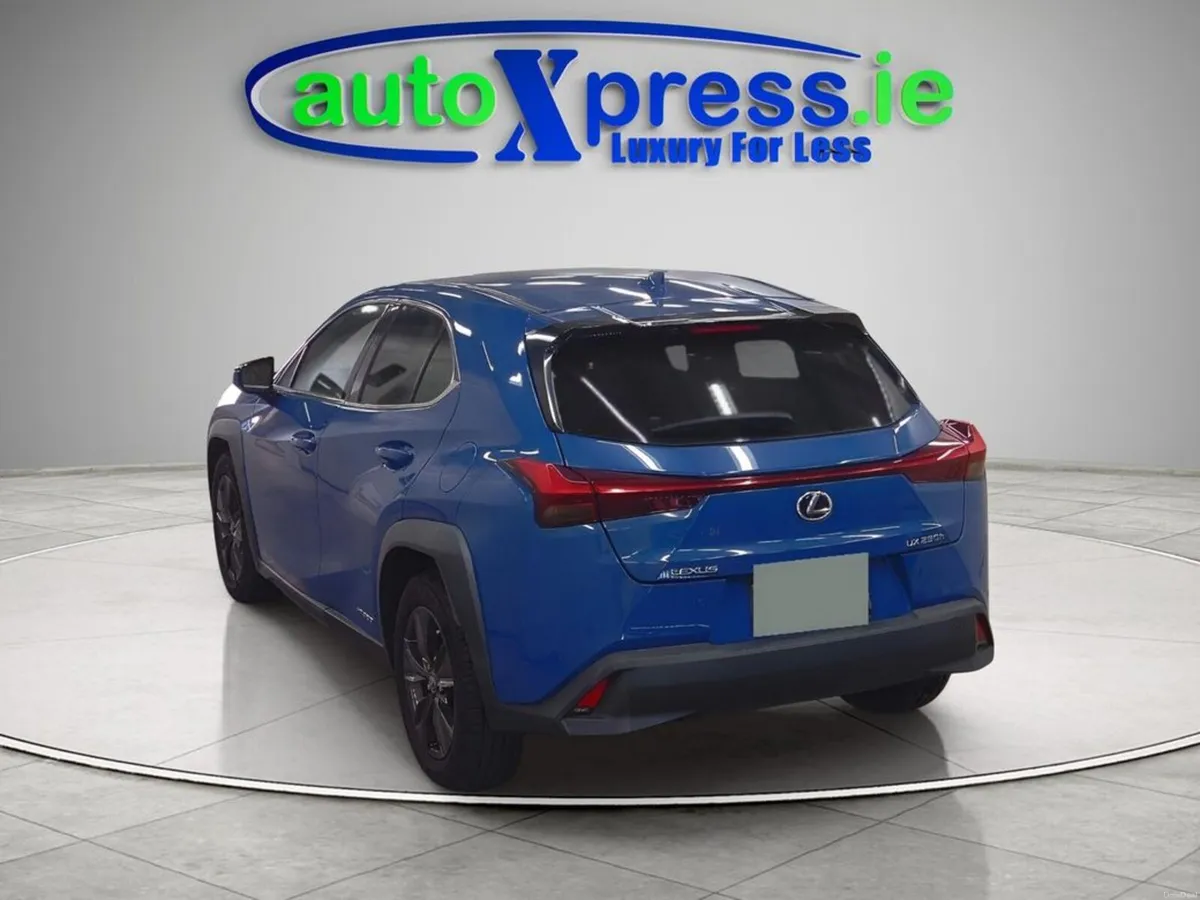 Lexus UX 2.0 Hybrid, Reversing camera - Image 2