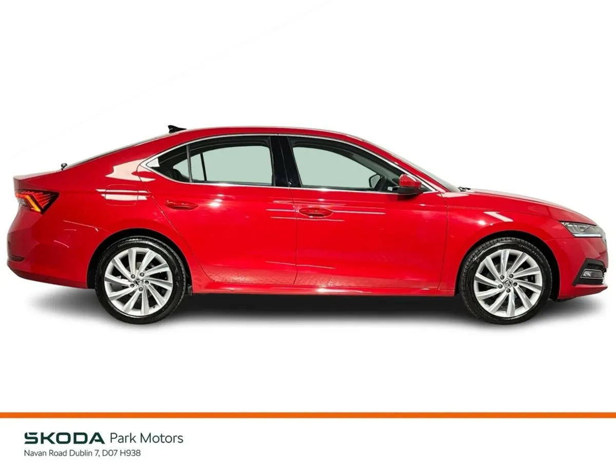 Skoda Octavia Style DSG 2.0TDI 115BHP - Reversing - Image 6