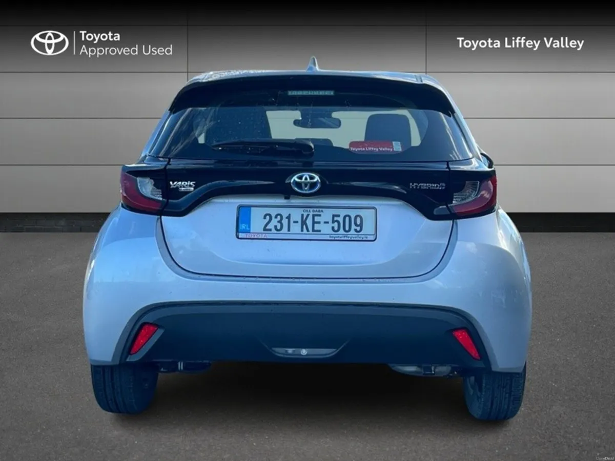 Toyota Yaris YARIS 1.5 HYBRID LUNA - Image 4