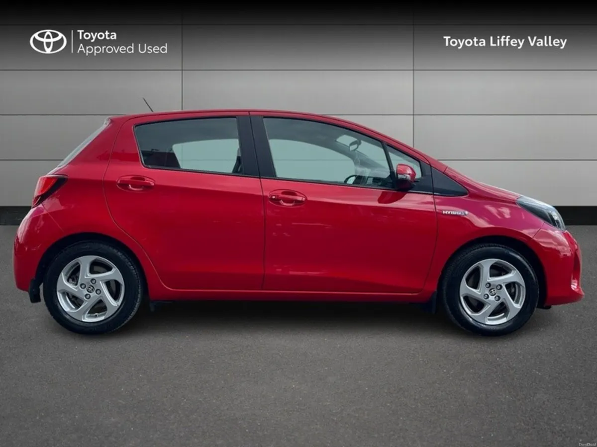 Toyota Yaris YARIS HYBRID LUXURY - Image 3