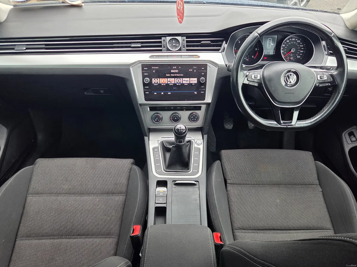 Volkswagen Passat 2017 - Image 4