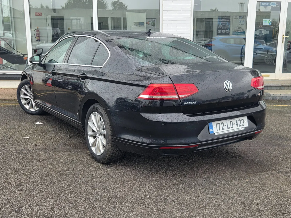 Volkswagen Passat 2017 - Image 2