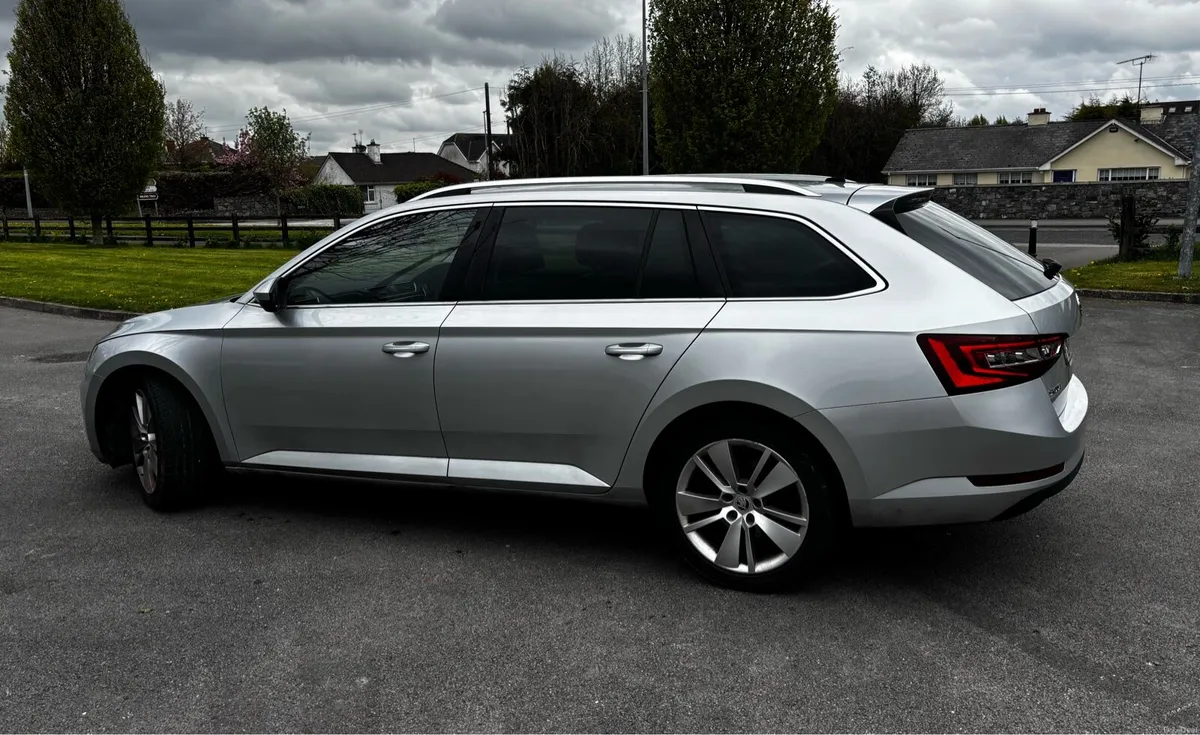 Skoda superb 2.0 TDI SE Exective - Image 3