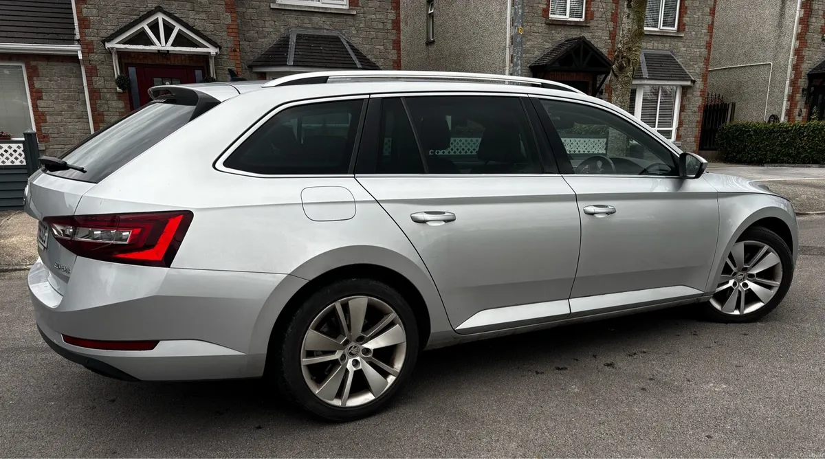 Skoda superb 2.0 TDI SE Exective - Image 5