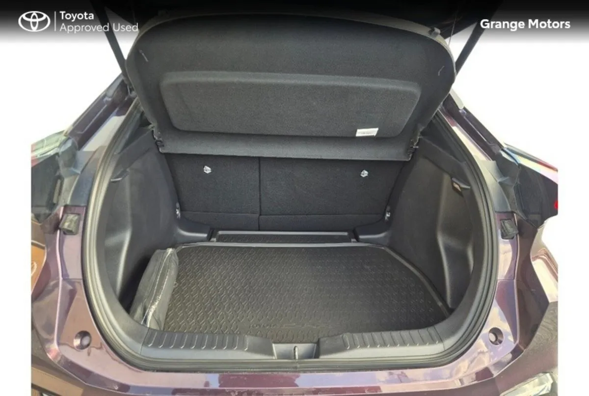 Toyota C-HR 1.8 HYBRID SOL 5DR - Image 6