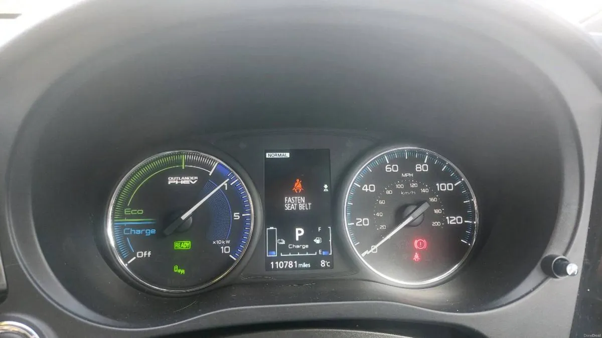 182 Mitsubishi Outlander 2.4L PHEV Auto - Image 6