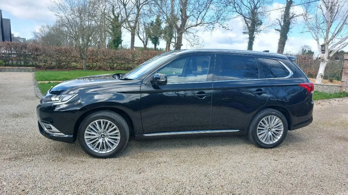 182 Mitsubishi Outlander 2.4L PHEV Auto - Image 4