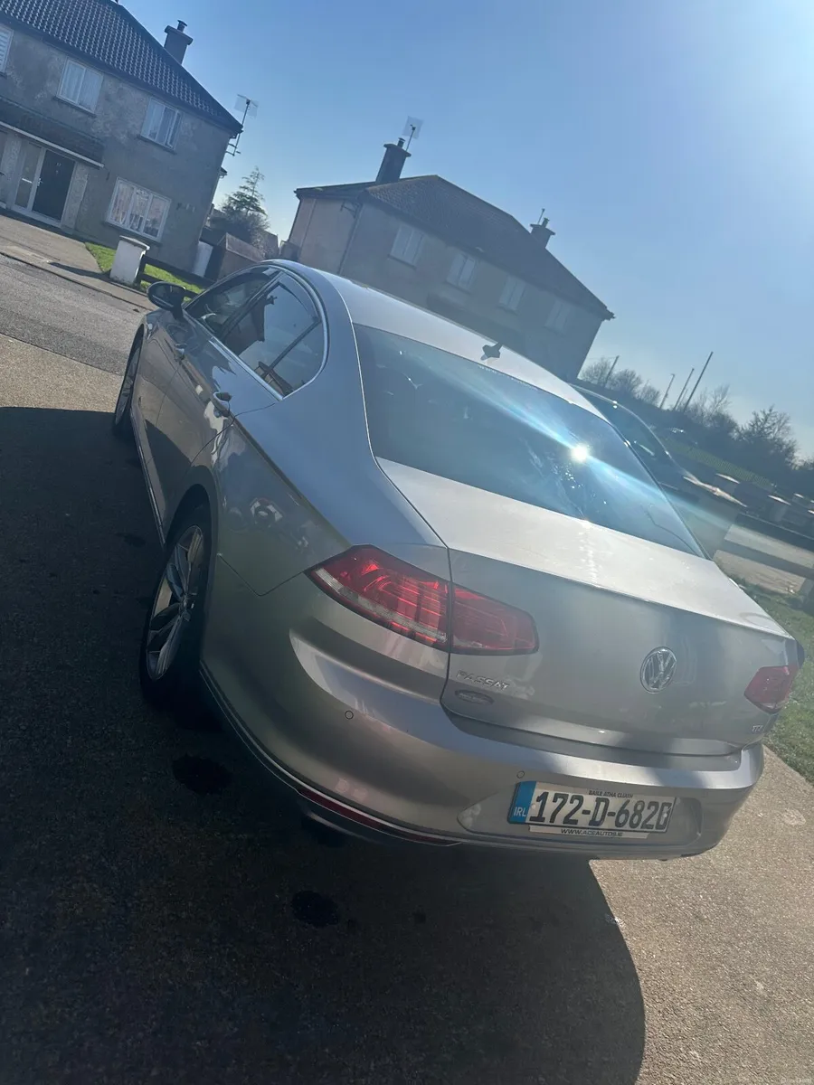 Volkswagen Passat 2017 - Image 2