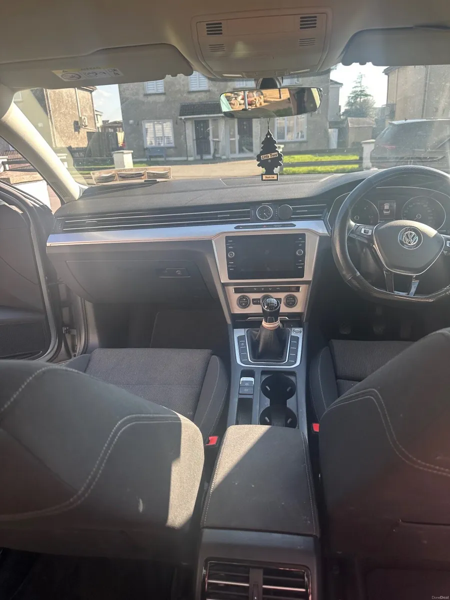 Volkswagen Passat 2017 - Image 3