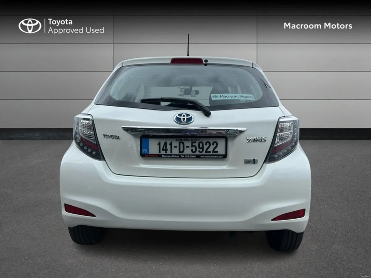 Toyota Yaris EASTER SALE!! YARIS HYBRID LUXURY - Image 4
