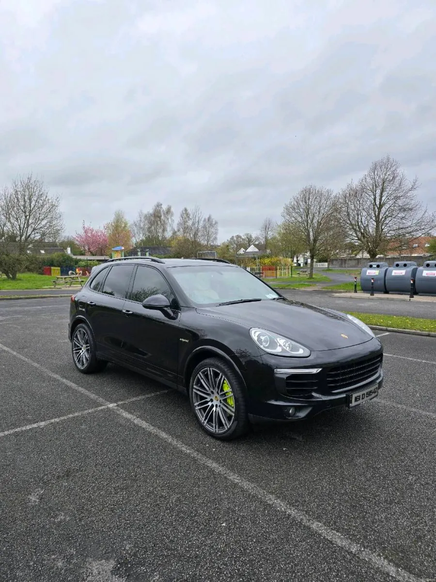Porsche Cayenne S e-hybrid - Image 2