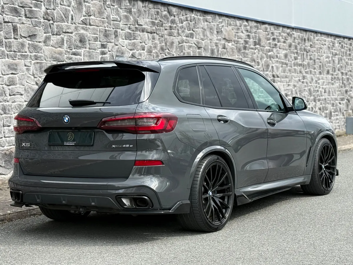 2023 BMW X5 M Sport X-Drive M Performance 45E FSH - Image 2